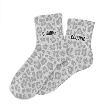 chaussettes grises léopard inscription COQUINE